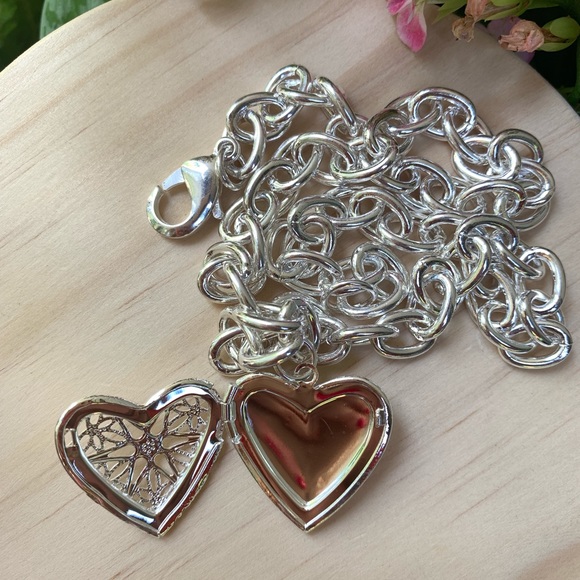 Silver Heart Necklace metal choker necklace - Picture 3 of 5